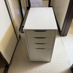 Drawer unit on casters, white