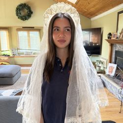 💕 Vintage 1960s Heart Crown Bridal Veil – Beaded Halo, Lace Trim 💕