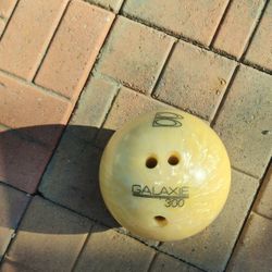 Galacie E300 Bowling Ball