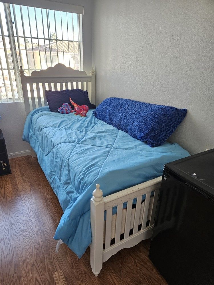 Twin Bed Set