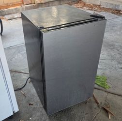 Insignia 4.4 Cu. Ft. Mini Fridge