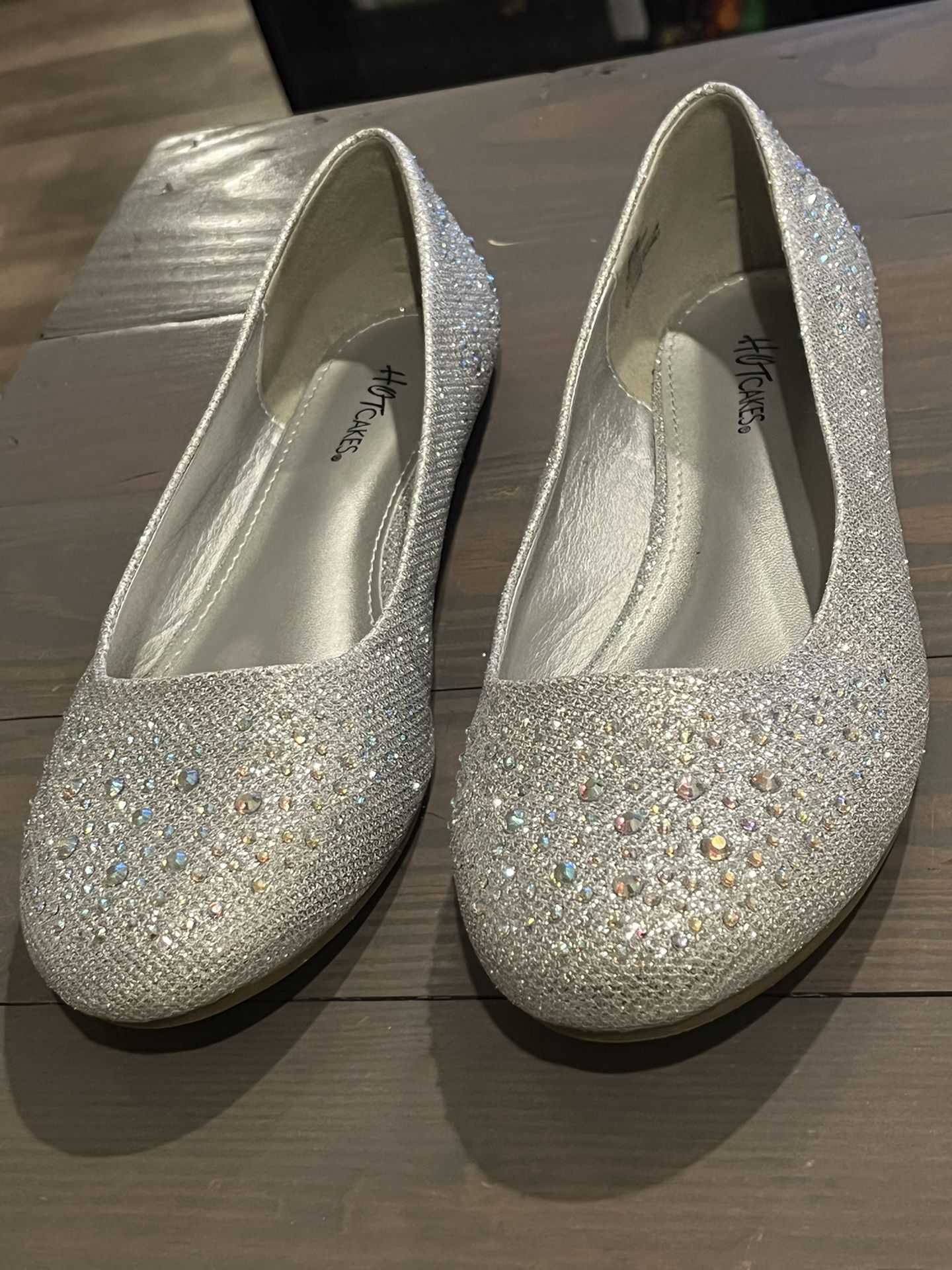 Pair Of Womens Size 9 Silver Flats