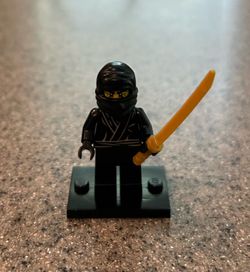 LEGO Collectible Minifigures Series 1 Ninja 8683-12 – Complete with Display Stand