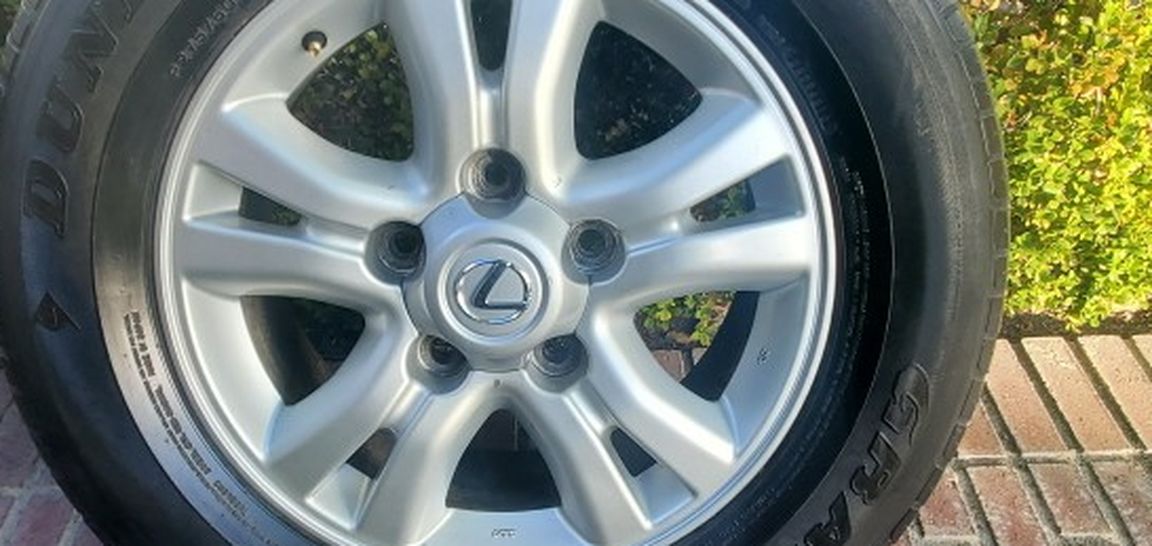 Lexus LX470 Wheel and Tire 18\