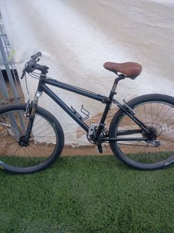 Nice 24 speed  26 in mountain bike