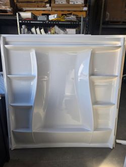 60x32 White bathtub Surround with Built-In Shelves