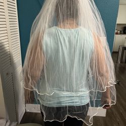 White Veil With Gold Colored Comb