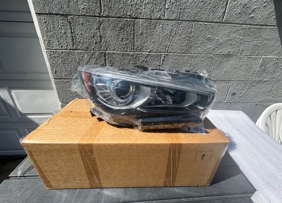 Infiniti Q50 Headlight