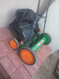 Manual push reel lawn mower