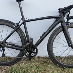 🚴🏻 Specialized Tarmac Carbon Road Bike – Size 49 🇺🇸  Lightweight and fast Specialized Tarmac in excellent condition. Perfect for climbing, racing,