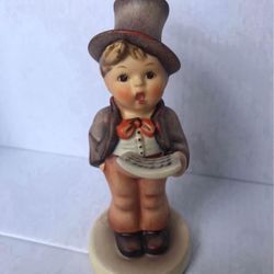 VINTAGE HUMMEL “Street Singer” PORCELAIN FIGURINE #131 - 5” - TMK-6  
