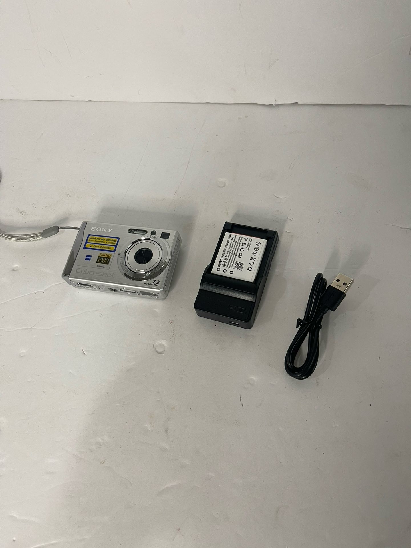 Sony Cyber-shot DSC-W80 7.2MP Digital Camera 3x Optical Zoom Silver Tested Works