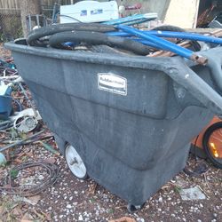 Rubbermaid Commercial Tilt Trashcan