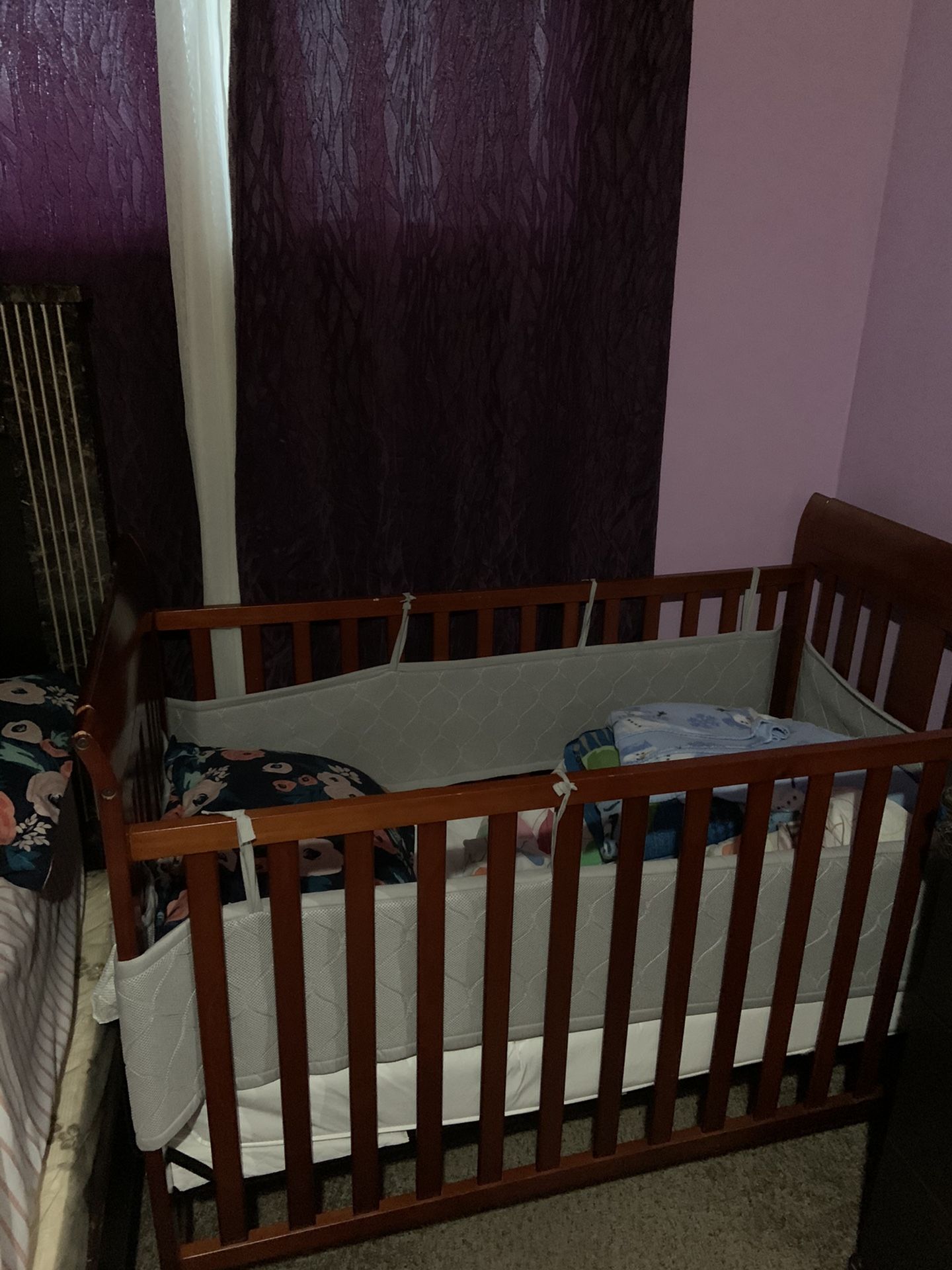 Baby crib and crib mattress