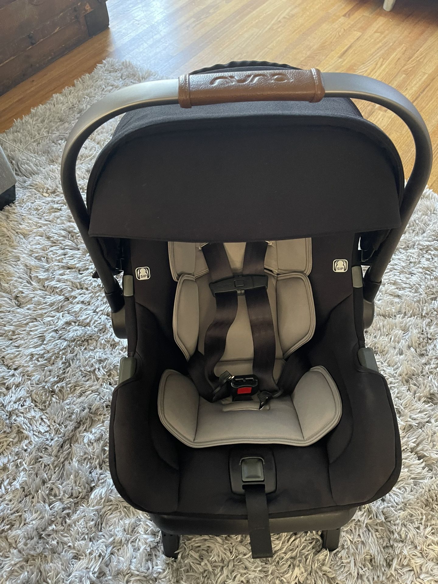 Nuna Infant Car seat (Pipa Lite) 