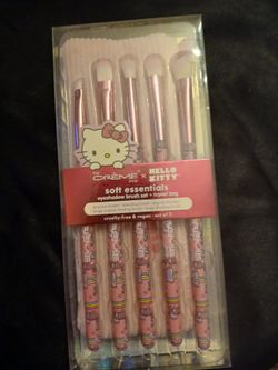 Hello  Kitty  The Creme Shop 5 Piece Brush Set & Travel Bag 