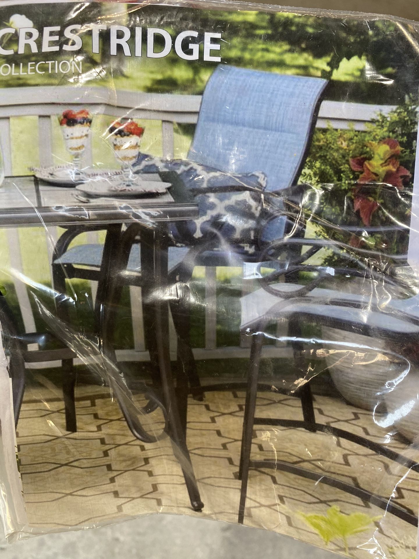 Crest ridge coffee table and chairs (full set)