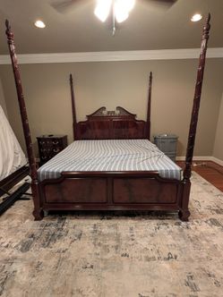 King bedframe, mattress, and box spring