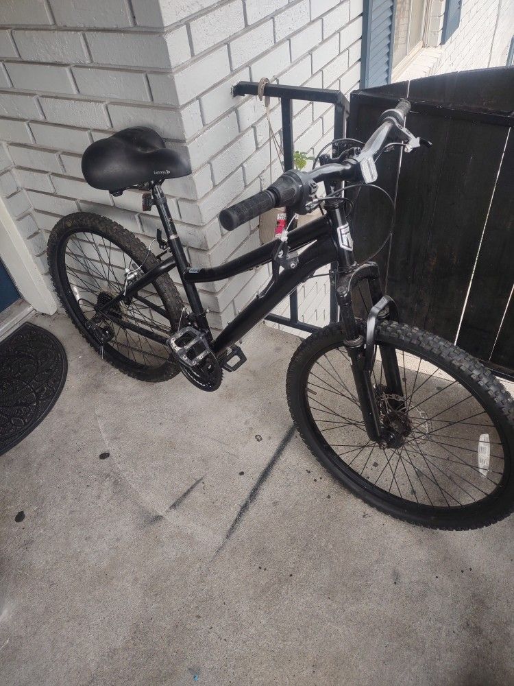 BRAND NEW MOUNTAIN BIKE