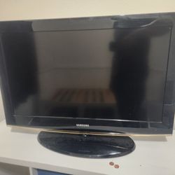 32 Inch TV 