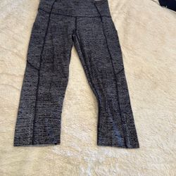 Lululemon Capris Size 6