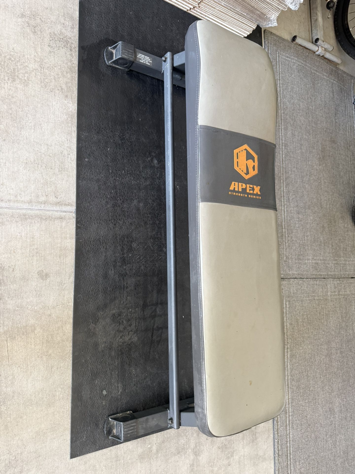 APEX Strength Series Flat Weight Bench – Heavy-Duty Steel Frame