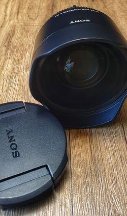 Sony Ultra-Wide Converter Lens  SEL075UWC - used once