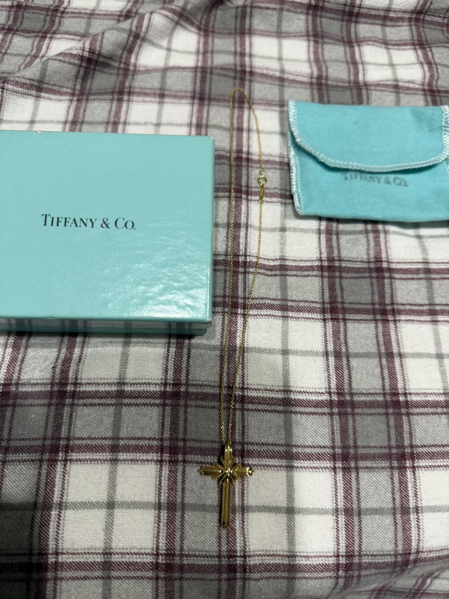 Tiffany And Company 18 Karat Gold Crossing Chain