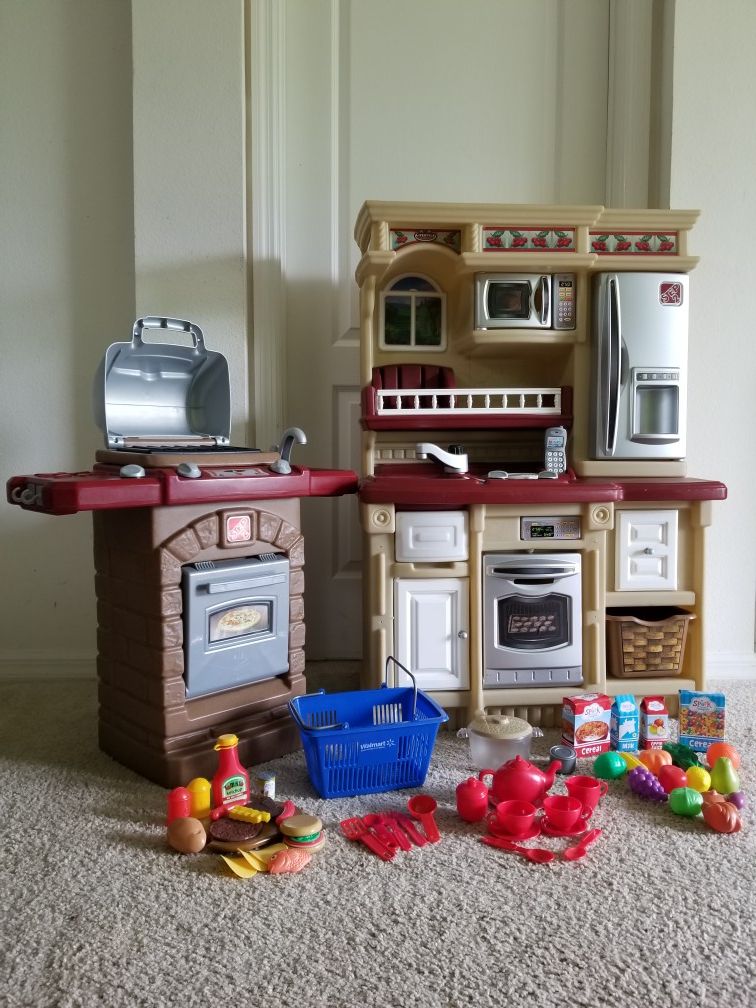 Step2 Kitchen toy with Step2 Fixin' Fun Outdoor Grill, Walmart basket, and lot of food accessories