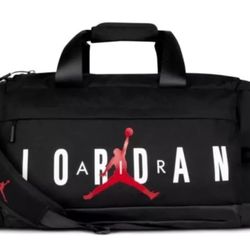 JORDAN SMALL BLACK RED GYM SPORT Duffel SM0168-023 BAG SHOE POCKET NWT 