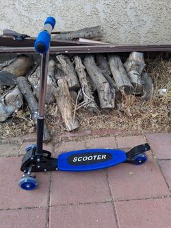 Kids Blue 3 Wheel Scooter