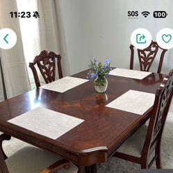Dining Table/6 Chairs. $400 obo.…Great For Upcoming Family Holiday Gatherings!