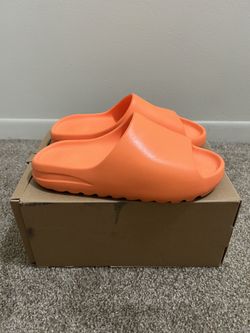 2021 Yeezy Slides Enflame Orange for Sale in Whitehall, PA - OfferUp