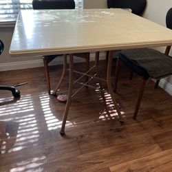 Indoor/Outdoor Dinette/Patio/Kitchen Table