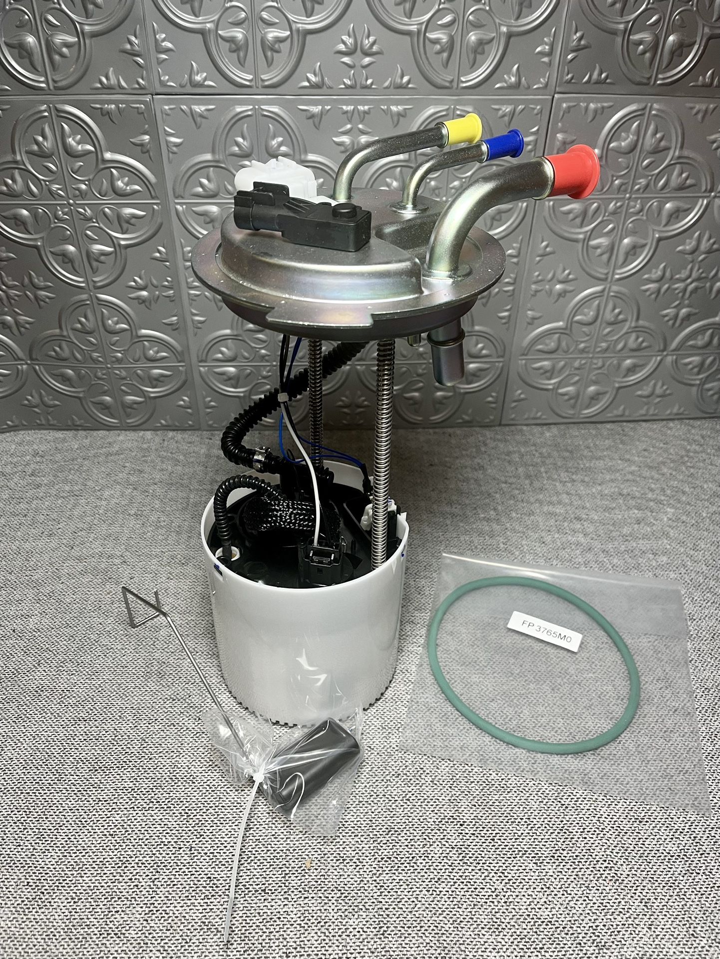 Fuel Pump Assembly for Chevrolet Tahoe GMC Yukon Cadillac Escalade (3 Tube Ports)