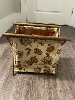 Vintage MCM Country Floral Folding Stand up Knit Craft Sew Yarn Basket Holder