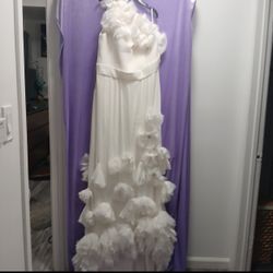 Beautiful Brand New Wedding Dress Never Worn Size .  16-18 