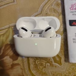 Apple Bluetooth Earphones  Great Condition 