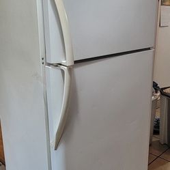 GE Refrigerator $50