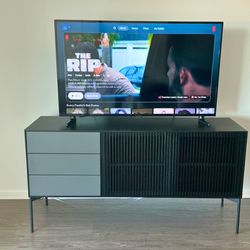 Smart TV + Modern Console – Clean Setup – Superb Condition