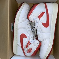 Air Jordan 1 Mid SE