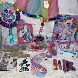 Girl’s Unicorn Themed Gift Basket (20 items)