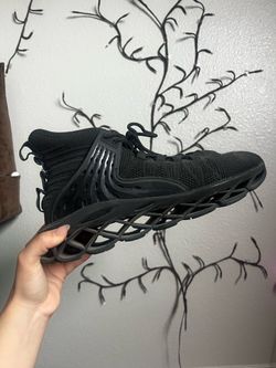 Men’s running shoes size 11