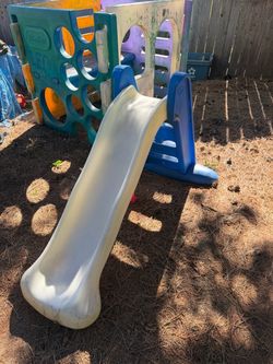 Child play structure