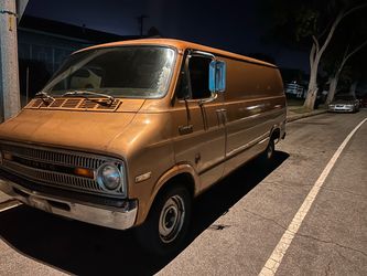 1973  Dodge B200 tradesman LWB