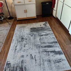 Like New 4x6 Black, Gray And Cream Area Rug