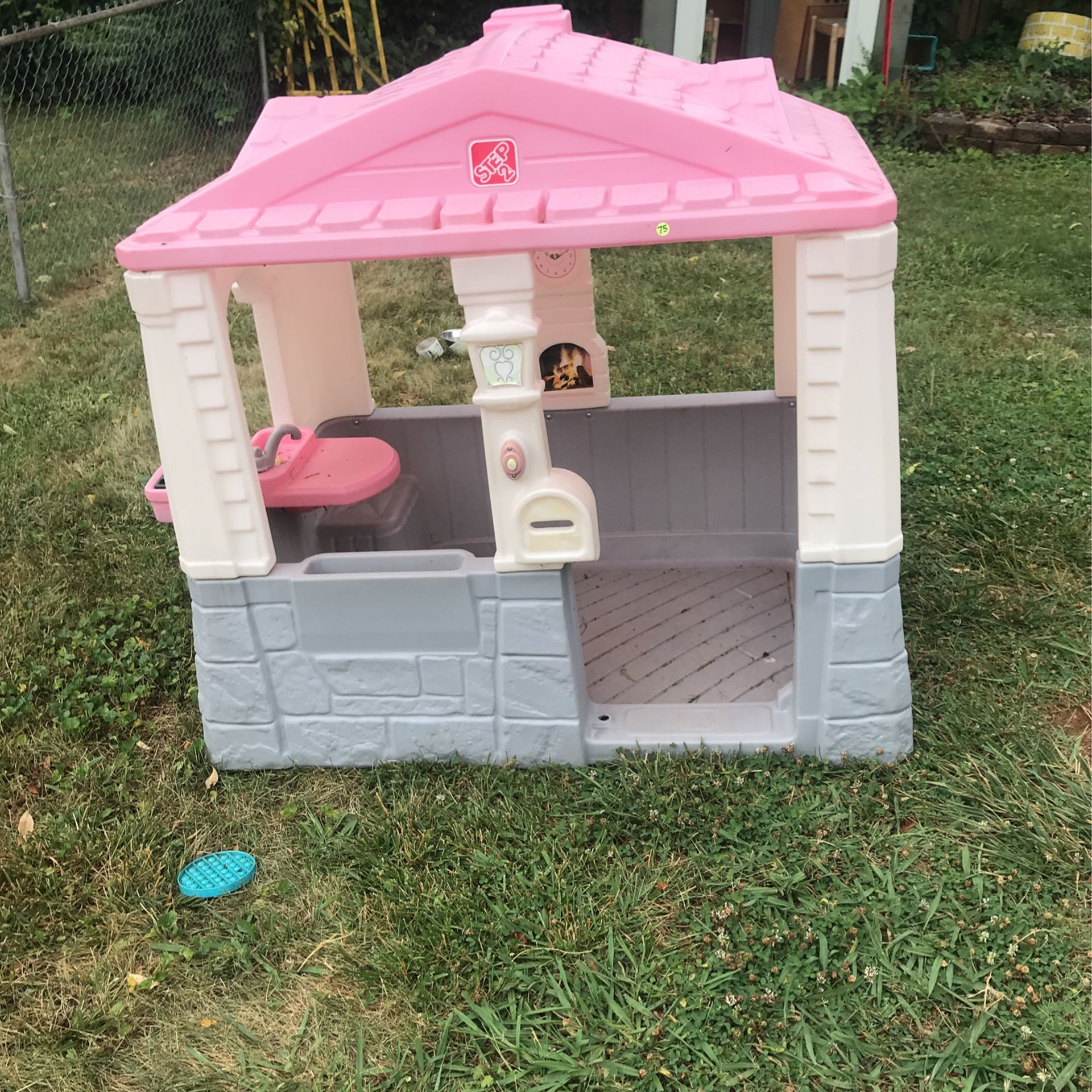 Kids Outdoor Kitchen/playhouse 