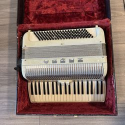 Vintage Student Accordion – 41 Keys, 120 Bass Buttons