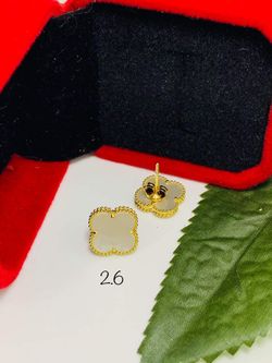 18k REA PURE SAUDI GOLD CLOVER MOTHER OF PEARL EARRINGS