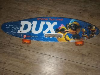 SKATEBOARD STM Goods Smarter Than Most mini cruiser skateboard featuring light-up wheels and a built-in carrying handle.